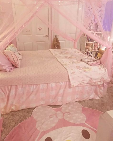 Teapot Clock(🫖⏰️) would have this room Cozy Room Aesthetic Pink, Dollete Room, Sanrio Bedroom, Kawaii Room Ideas, House Bedroom Ideas, Pink Room Decor, Cute Bedroom Ideas, Girly Room, Cute Bedroom Decor