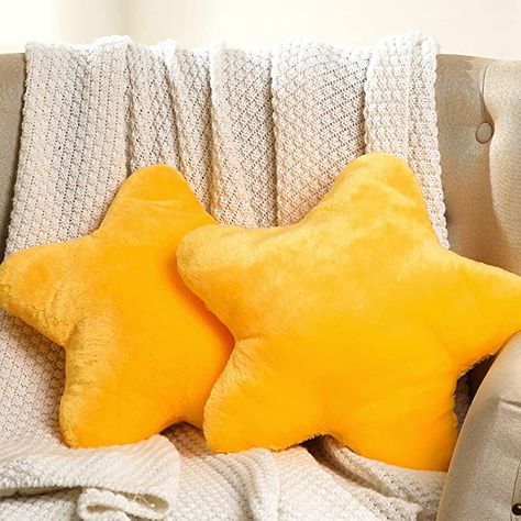 Stars Home Decor, Cozy Room Pillows, Cool Bedroom Decorations, Throw Pillows Yellow, Star Throw Pillow, Star Themed Room Aesthetic, Cool Things For Bedroom, Star Bedroom Aesthetic, Cojines Aesthetic