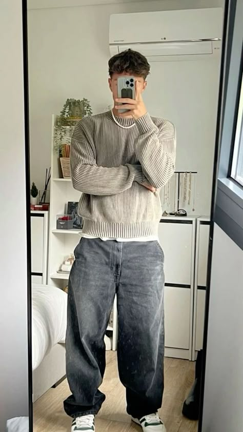 Outfit Inspo Men Winter, Outfit Uomo Streetwear, 2024 Outfits Men, Winter Outfit Inspo Men, Boy Outfit Inspo Aesthetic, Street Style Men Aesthetic, Outfit For Boys Aesthetic, Black And Grey Outfit Men, Man Fashion 2024