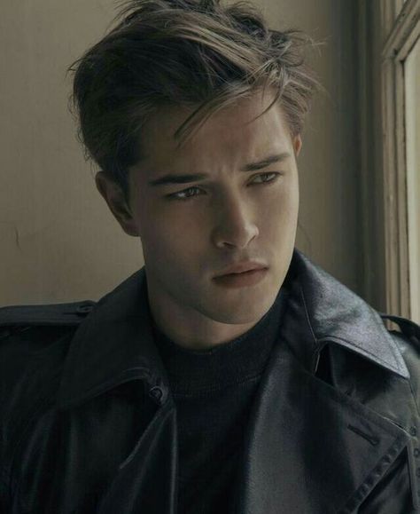 YOUR MAJESTY (COMPLETE ✅) - ♡ W a t a k U t a m a ♡ - Wattpad Chico Lachowski, Francisco Lachowski, 얼굴 그리기, Images Kawaii, Boys Over Flowers, Male Face, Messy Hairstyles, Karakter Anime, Male Models