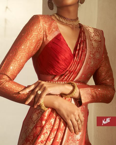 Designed to last, our ‘Heer’ saree is handwoven in the 𝘧𝘦𝘬𝘸𝘢 technique on the handloom, with each motif woven in golden zari and the additional coloured 𝘔𝘦𝘦𝘯𝘢𝘬𝘢𝘳𝘪 thread is handwoven onto the border, resulting in an exquisite pattern - a mark of its authenticity and long life.

𝘏𝘢𝘯𝘥𝘤𝘳𝘢𝘧𝘵𝘦𝘥 𝘧𝘰𝘳 𝘮𝘰𝘮𝘦𝘯𝘵𝘴 𝘰𝘧 𝘲𝘶𝘪𝘦𝘵 𝘭𝘶𝘹𝘶𝘳𝘺. Wedding Bridal Outfit, Golden Blouse Designs, Plain Blouse Designs, Bridal Outfit Ideas, Golden Blouse, Long Blouse Designs, New Saree Blouse Designs, Blouse Ideas, Fashionable Saree Blouse Designs