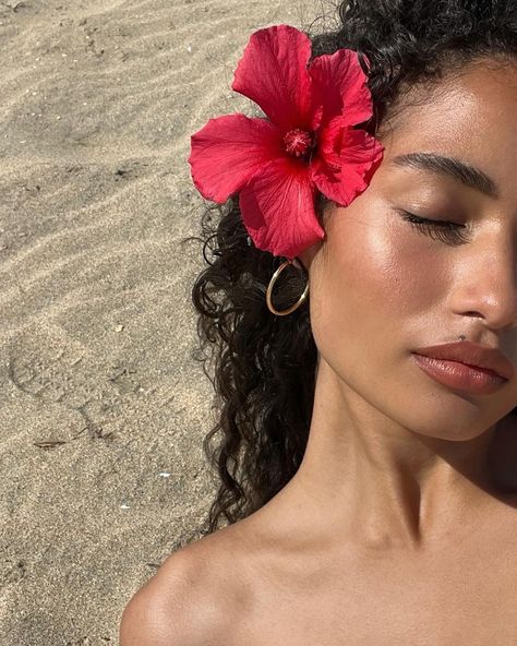 Athena Katoanga | spring to summer ❤️ | Instagram Flower Behind Ear, Cute Photos Ideas, Ear Aesthetic, Pineapple Princess, Insta Dump, Magical Necklace, Moon Pool, Moon Rings, Ava Marie