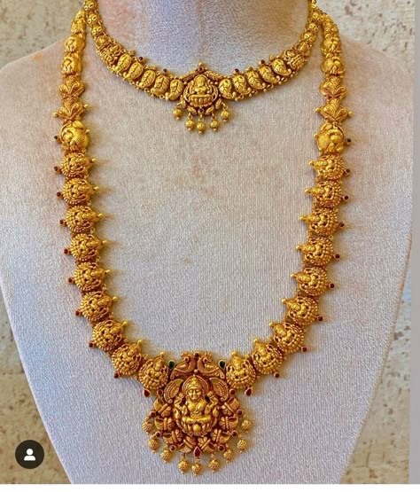 Temple Haram Designs Gold Latest, Haram Sets Jewellery Designs, Long Gold Necklace Designs Latest, Latest Long Haram Gold Jewellery Designs, Short Necklace Gold Indian, Gold Haram Designs Indian, Gold Long Haram Designs, Haram Designs Gold Latest, Temple Jewellery Set