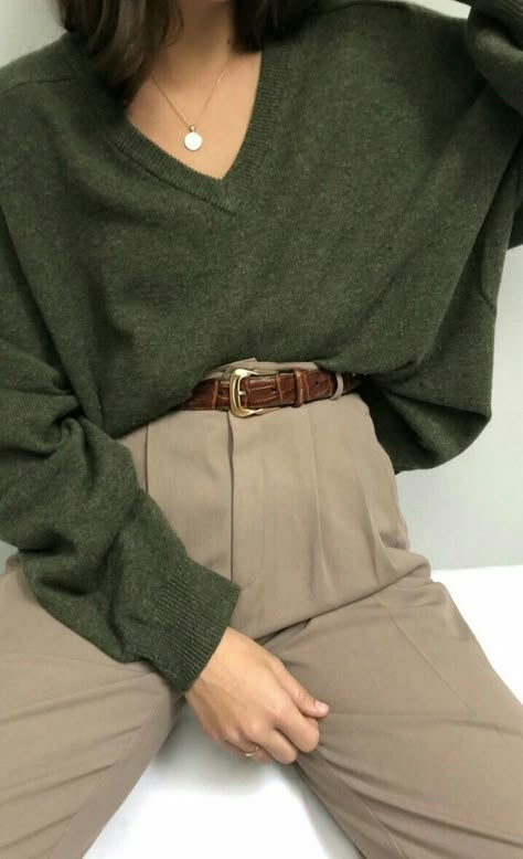 Non Feminine Outfits, Earth Tone Business Outfits, Dark Green And Red Outfit, Black Balloon Pants Outfit, Dark Neutral Outfit, Retro Business Casual, Academia Outfits, Mode Boho, Business Casual Outfits For Work