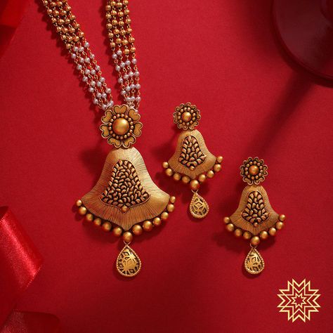 Antique Pendant Set, Gold Diamond Necklace Set, Diamond Jewellery Set, Manubhai Jewellers, Beautiful Gold Necklaces, Gold Mangalsutra Designs, Jewelry Set Design, Gold Necklace Indian Bridal Jewelry, Fancy Jewellery Designs