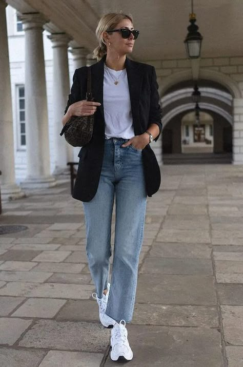 80+ Chic Black Blazer Outfit Ideas For Women [2023]: How To Wear A Black Blazer Casual Flare Jeans Outfit, Black Blazer Outfit Ideas, Blazer Outfit Ideas, Black Blazer Outfit, Blazer Outfits Casual, Looks Jeans, Blazer Outfits For Women, Jeans Outfit Women, Skandinavian Fashion