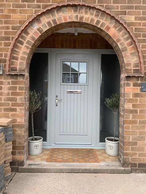 Front Door Ideas 1930s House, Country Front Door Entrance, Doors And Windows Colours, White House Brick Porch, Front Door Ideas Composite, Victorian House Front Door, Front Door With Porch, Arched Porch Entrance, Victorian Front Door Ideas