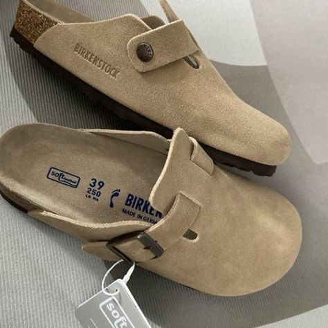 Birkenstock Clog Latte Cream Suede Leather Wide version How To Wear Birkenstock Clogs, How To Wear Birkenstock, Sneakers Outfit Men, Birkenstock Clog, Birkenstock Clogs, Birkenstock Brown, Wide Shoes, Birkenstock Shoes, Sneakers Outfit