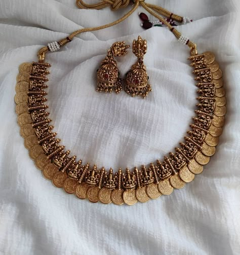 Antique Jewellery Design, Indian Antique Jewellery Gold, Jewellery Design Necklaces, Antique Bridal Jewelry Gold, Indian Gold Sets Jewellery, New Jewellery Designs Necklaces, Fashion Gold Jewellery, Gold Necklace Temple Jewellery, Antique Gold Bridal Jewellery Indian