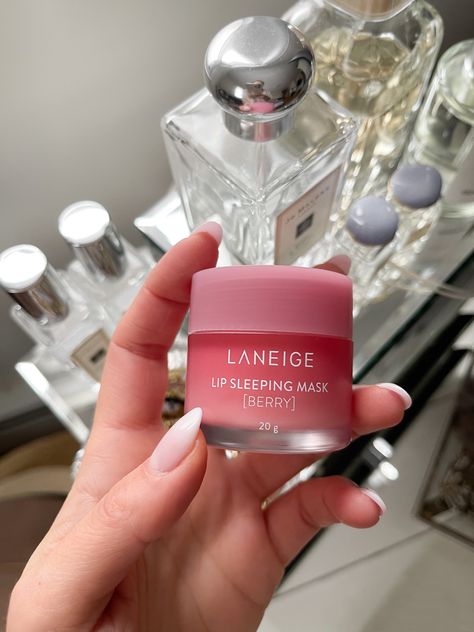 Langeine Lip Mask, Laneige Lip Sleeping Mask Berry, Hydrated Lips Aesthetic, Laneige Lip Sleeping Mask Aesthetic, Lips Hydration, Laneige Lip Balm, Laneige Lip Mask, Hydrated Lips, Lip Balm Collection