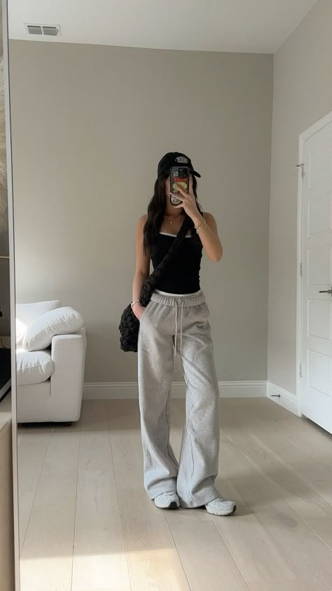 Gray Sweatpants Outfit, Cute Airport Outfit, Chic Travel Outfit, Lounge Outfit, Uni Outfits, Outfit Inspo Casual, Casual Day Outfits, Skincare Routines, Mode Inspo