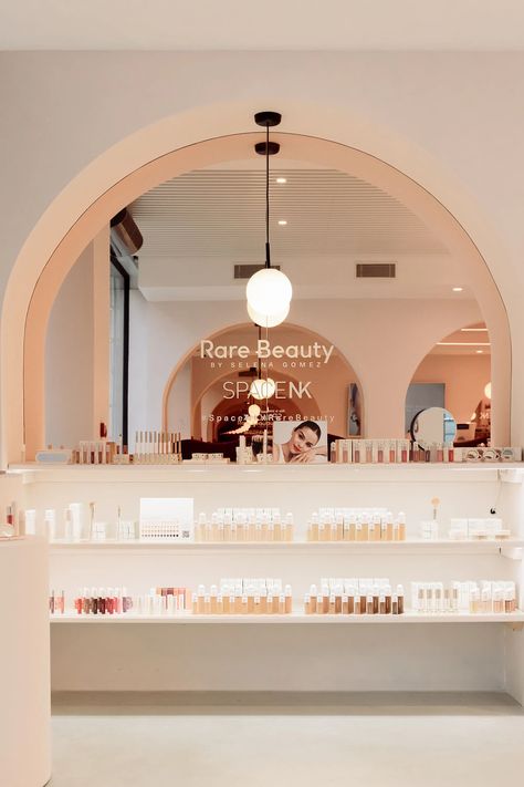 Why Space NK is powering pop-ups for emerging beauty brands | Vogue Business Makeup Shop Design, Makeup Store Design, Makeup Display Ideas, Ideas Decoracion Salon, Storefront Signage, Coffee And Cake, Boutique Spa, Store Interiors, Space Nk