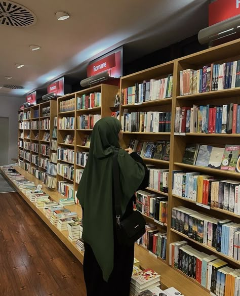 Bookstore Date, Abaya Aesthetic, Khimar Hijab, Deen Dunya, Abaya Outfit, Hijabi Fits, Muslim Outfits Casual, Hijab Aesthetic, Modest Fits