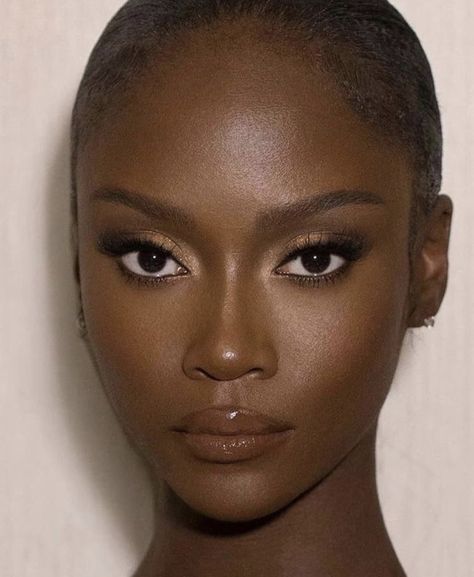 Dark Skin Natural Makeup Black Women, Airbrushed Makeup Look, Skin Like Makeup, Dominiquecore Aesthetic, Black Women Eye Makeup, Dark Skin Makeup Natural Simple, No Make Up Make Up Look Black Women, Natural Beat Makeup, Soft Prom Makeup