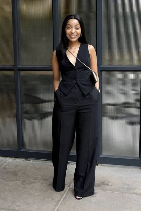 Women Summer Suit Outfit, Cullotes Pants Outfit, Causal Elegant Outfits For Women, Monochrome Business Outfits, Black Women Work Outfits Business Attire, Work Outfits For The Week, Graduation Attire For Women Attendee, Spring Graduation Outfits Guest, Church Clothes Black Women