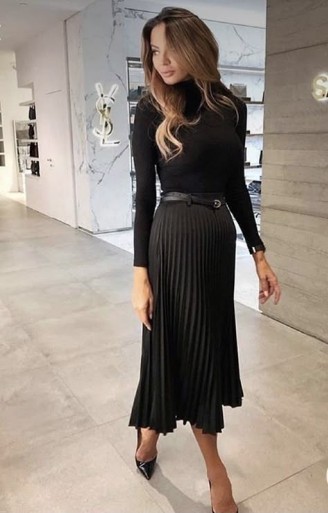 Business Formal Outfit, Meeting Outfit, Business Professional Outfits, Professional Skirt, Look Formal, Corporate Attire, Business Outfits Women, Office Outfits Women, Business Casual Outfits For Work