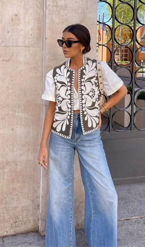 Boho 2024 Outfits, Spring Vest Outfits, Style Inspiration Boho Chic, Boho Vest Outfit, Chic Boho Outfits, Boho Outfits Aesthetic, Boho Chic Summer Outfits, Outfit Bohemio, Boho 2024