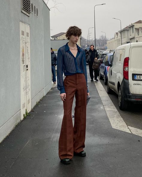 Aesthetic Male Formal Outfits, Retro Formal Outfit Men, Male Flared Pants, Laufey Outfits, Flared Pants Men, Retro Outfits Men, 70s Outfits Men, 70s Mens Fashion, 70s Fashion Men