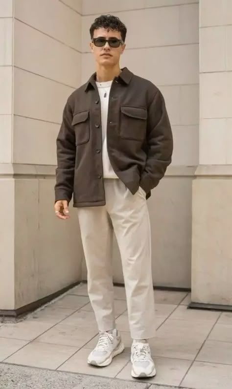 Discover the Top 18 Men's Casual Fall Outfits for 2024: Street-Ready Styles & Timeless Autumn Trends Men's Casual Fall Outfits, Casual Outfits Men Fall, Office Old Money, Casual Outfits Men, Guys Fashion Casual, Mens Smart Casual Outfits, Old Money Fashion, Minimalist Fashion Men, Professional Outfit