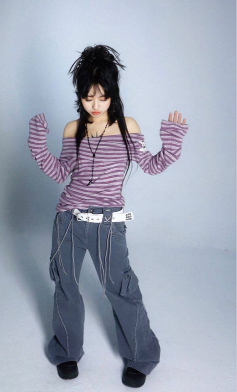 Japanese 2000s Fashion Aesthetic, Y2k Grunge Japanese, 90s Anime Aesthetic Outfit, Acubi Y2k Aesthetic, Japanese Harajuku Fashion 90s, Chinese Street Fashion Y2k, 2000s Fashion Outfits Japanese, Grunge Fashion Magazine, Cap Sleeve Shirt Outfit