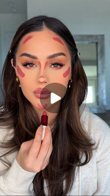 Lipstick Hacks Beauty Tricks, Lips Makeup Ideas, How To Put On Lipstick, How To Do Makeup Step By Step, Make Up Hack, Contour Hacks, Christen Dominique, Cakey Makeup, Step By Step Contouring