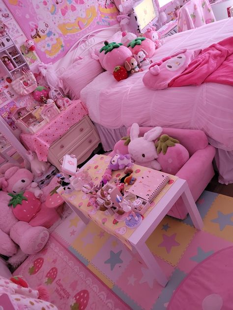 Kawaii Room Ideas, Hello Kitty Room Decor, Hello Kitty Bedroom, Kawaii Bedroom, Hello Kitty Rooms, Otaku Room, Pet Play, Pink Room Decor, Cute Bedroom Ideas