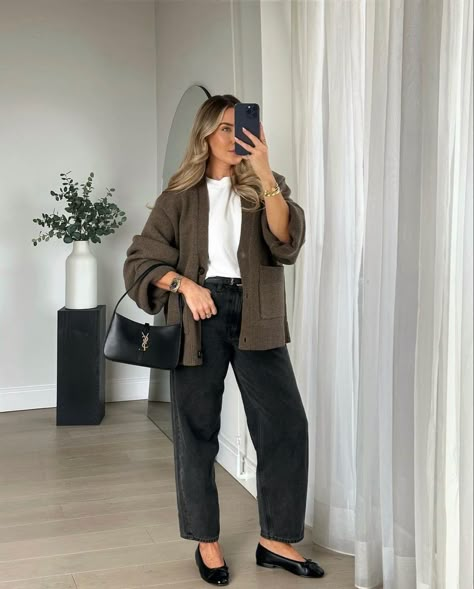 Black Baggy Jeans, Teacher Fits, Chic Business Casual, Estilo Indie, Office Casual Outfit, Office Outfits Women, Business Casual Outfits For Work, Work Fits, Fall Outfits For Work