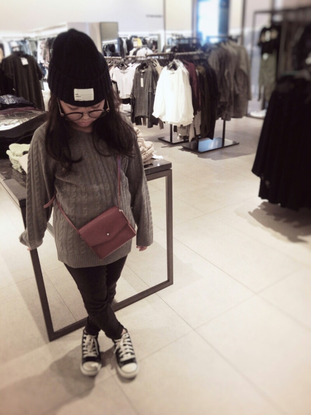 mi-さんの「WashableｿﾌﾄﾀｯﾁｹｰﾌﾞﾙVﾈｯｸPO（AZUL by moussy）」を使ったコーディネートの1枚目の写真