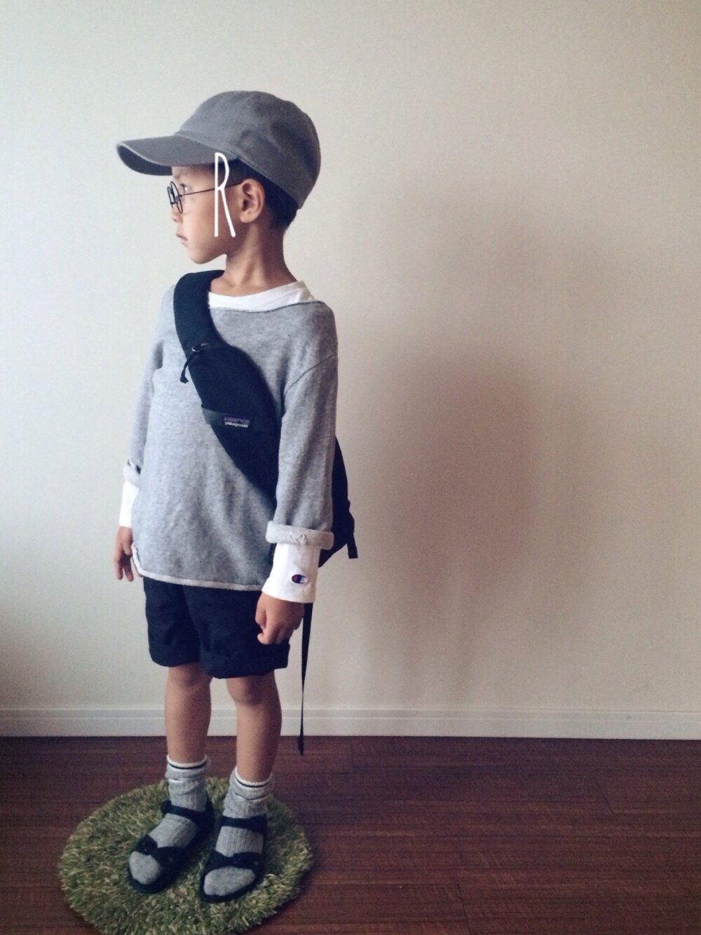 マディさんの「FORK&SPOON　裏毛ドロップショルダー(KIDS)（URBAN RESEARCH DOORS KIDS）」を使ったコーディネートの1枚目の写真