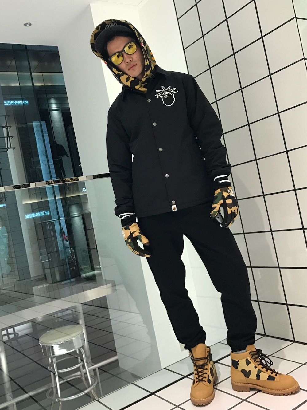 児玉 洋介さんの「NYC LOGO DENIM SNAP BACK CAP（A BATHING APE）」を使ったコーディネートの1枚目の写真