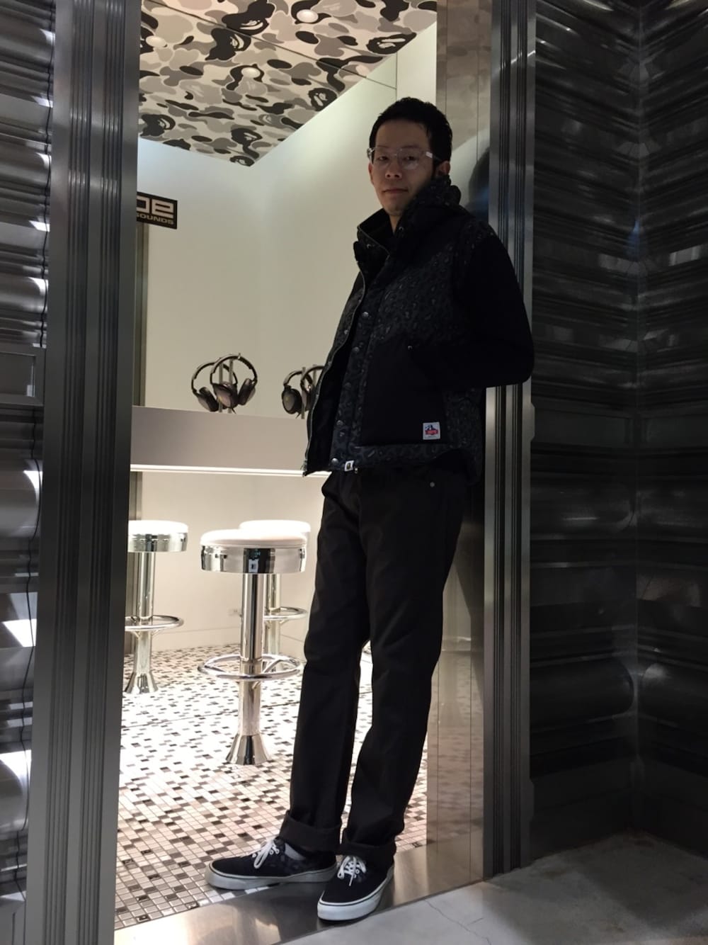 上遠野 広基さんの「LEOPARD DOWN VEST（A BATHING APE）」を使ったコーディネートの1枚目の写真