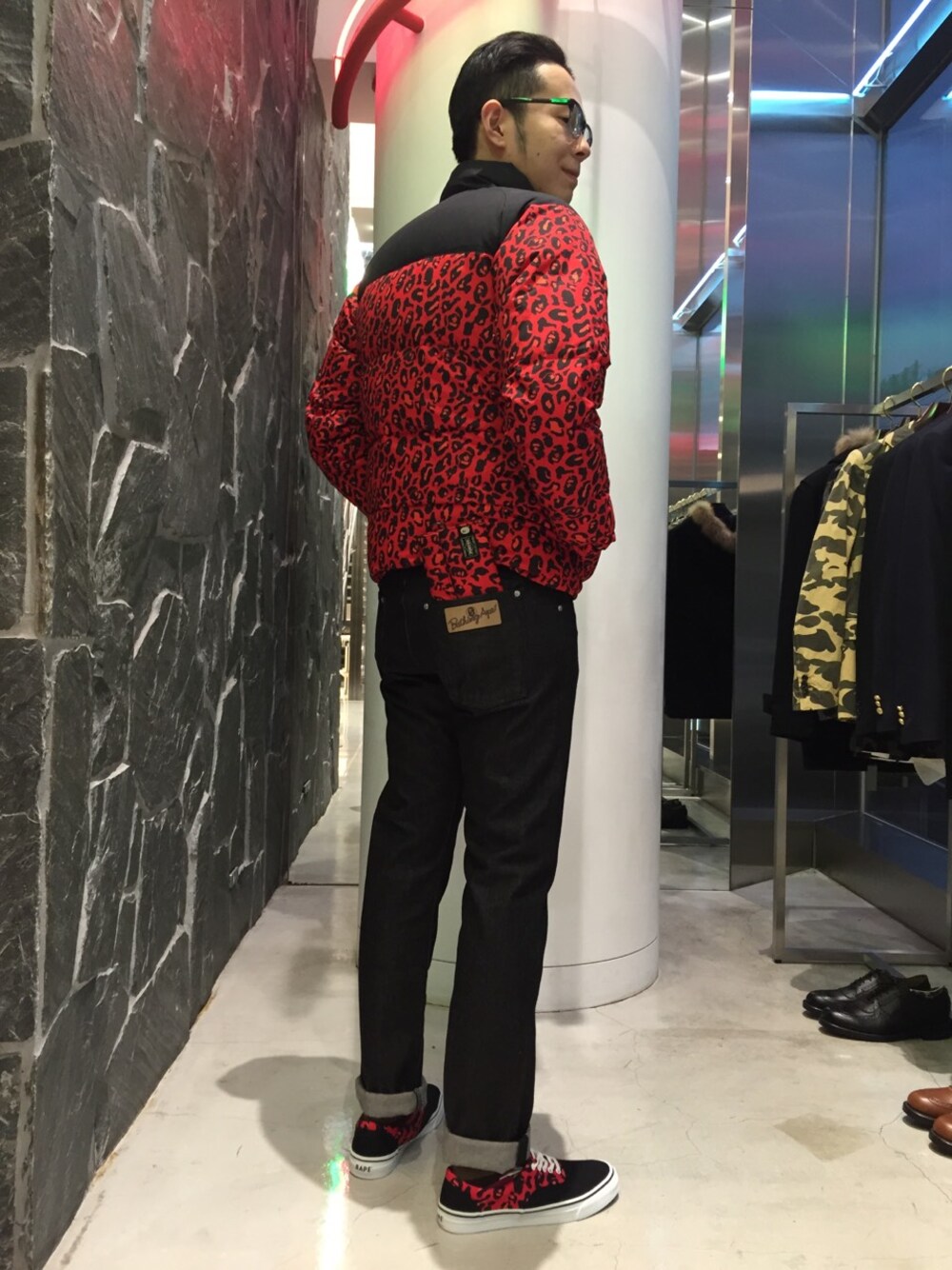 上遠野 広基さんの「LEOPARD CLASSIC DOWN JACKET（A BATHING APE）」を使ったコーディネートの1枚目の写真