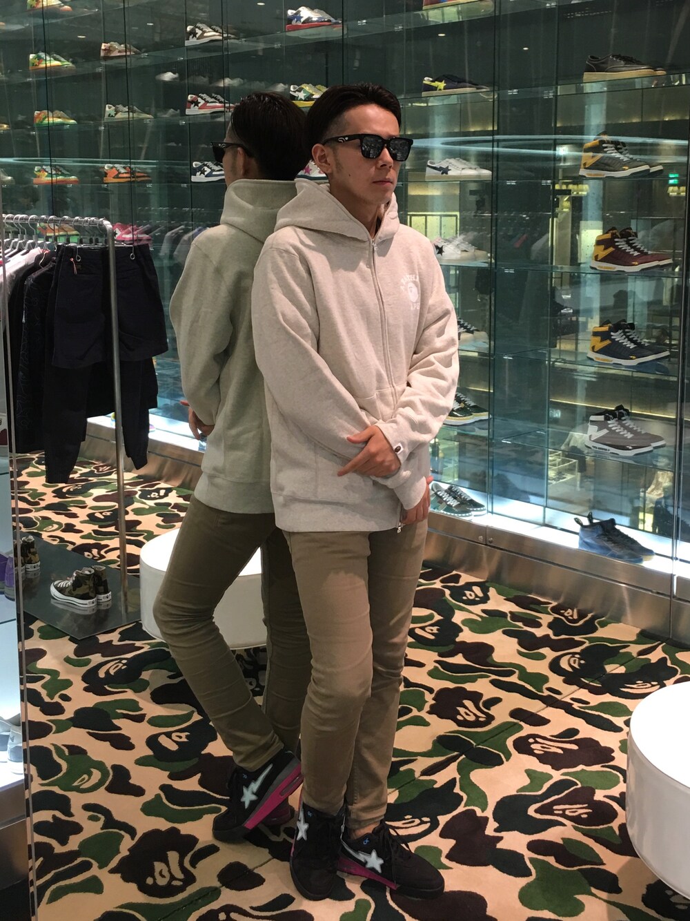 上遠野 広基さんの「 【A BATHING APE EYEWEAR】SUNGLASSES 12 （A BATHING APE）」を使ったコーディネートの1枚目の写真