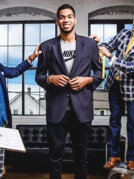 「NIKE(ナイキ)のアイテム(トップス)」を使った、Karl Anthony Townsさん(メンズ・211cm)の秋コーディネート