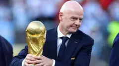 Pirezidantii FIFA Jiyaanii Infaantiinoo