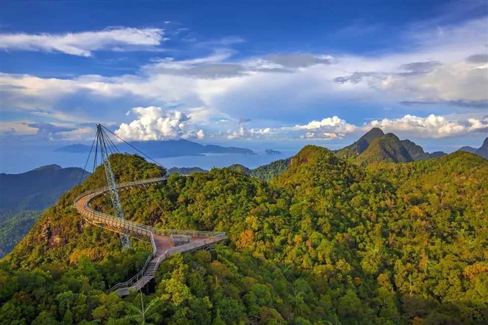 【馬來西亞檳城蘭卡威】三離島跳島.升旗山纜車.紅樹林遊船.世界最大彎曲吊橋.網美打卡鳥巢5＋1日-1