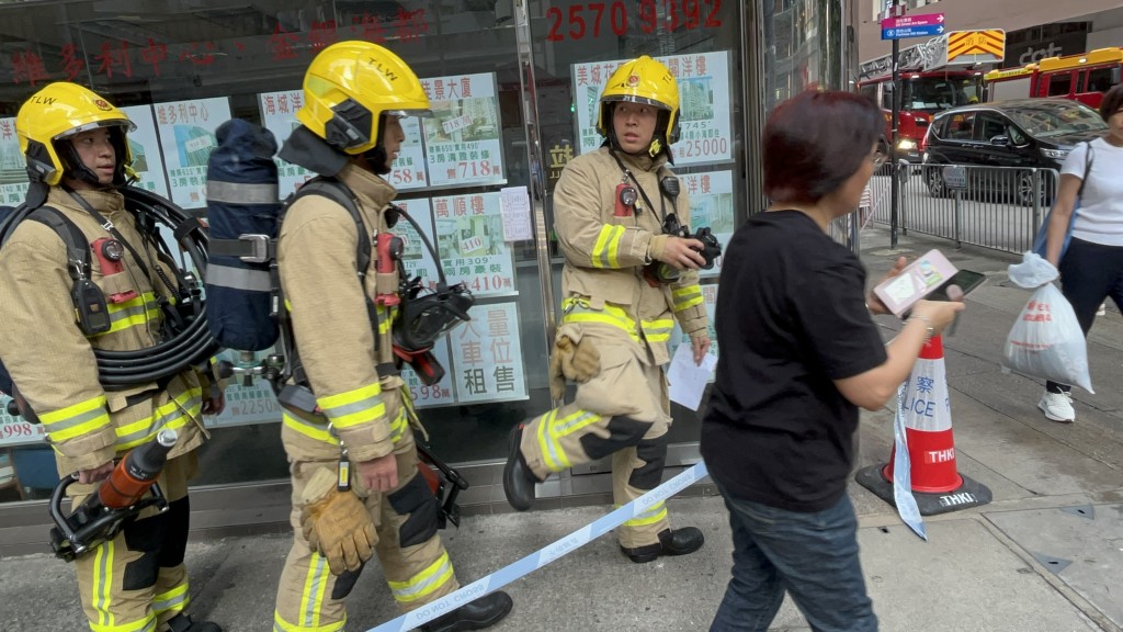 消防到場救熄火警。楊偉亨攝