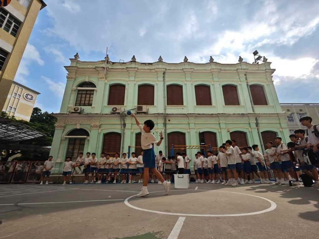 澳門培正中學原為廣州培正中學在澳門開設的分校，是當地一間傳統名校。