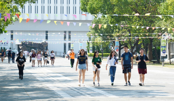 有獨生女一大學畢業即遇上父母退休，對養家感到壓力。資料圖片