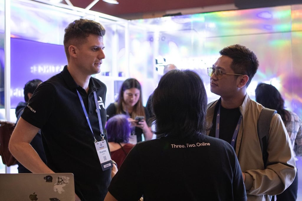 Interaction at Hostinger booth