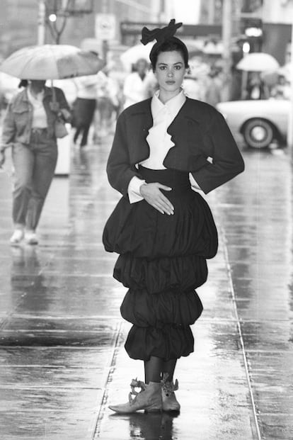 Imagen de un 'look' de Sybilla realizada en Nueva York para Bloomingdale's en 1987. 