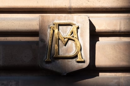 Banxico: Insignia del Banco de México en uno de sus edificios en el Centro Histórico de la Ciudad de México