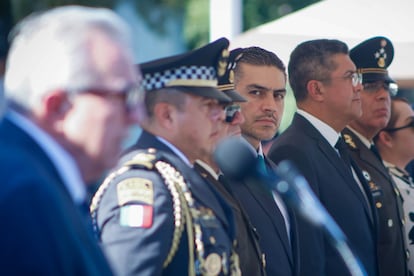 Omar García Harfuch y Rocha Moya durante la toman protesta de Óscar Rentería Schazarino como nuevo secretario de Seguridad Pública en Sinaloa, el 21 de diciembre 2024. 