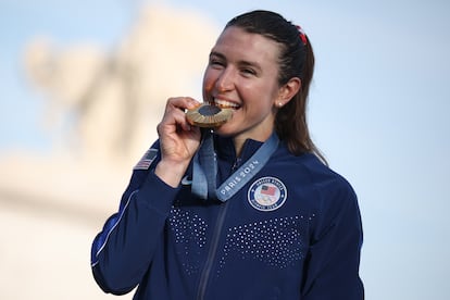 Kristen Faulkner, tras recibir la medalla de oro de ciclismo en los pasados Juegos Olímpicos de París.