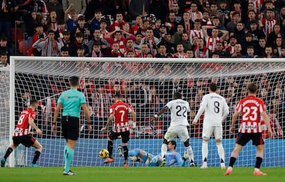 Álex Berenguer marca el primer gol del Athletic ante el Real Madrid