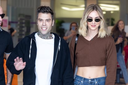 Chiara Ferragni y Fedez a la salida del hospital en Milán, el 6 de octubre de 2023. 