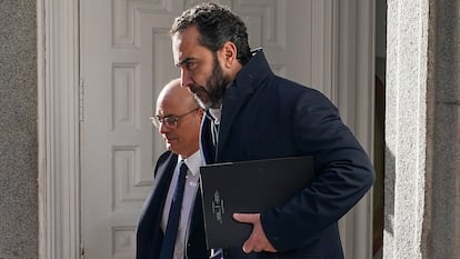 El empresario Víctor de Aldama sale de declarar del Tribunal Supremo en Madrid.