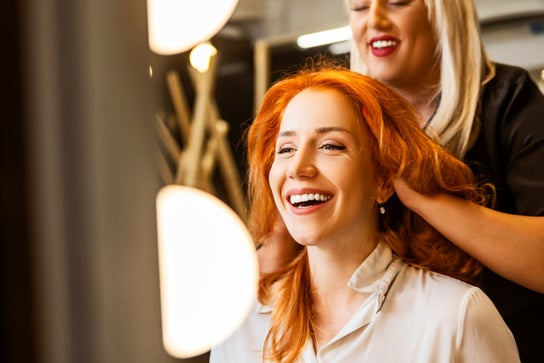 Tyypin Hair Salon palvelun kuva liikkeelle LAVISH LOOKS Hair and Beauty Point