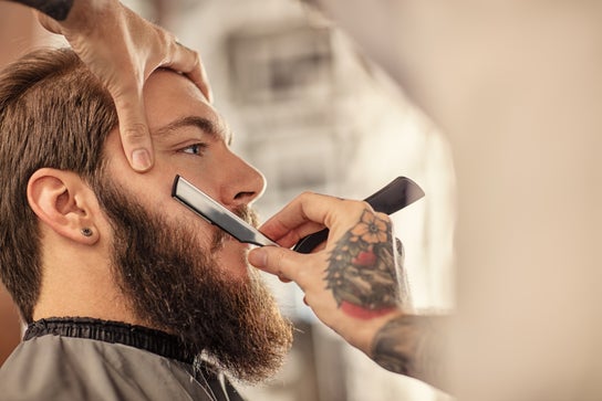 Barberare-bild för Maria Navalha Barber O seu centro estético masculino! Corte do Clássico ao Moderno 🏻‍ ️𝐓𝐞𝐧𝐝𝐞𝐧𝐜𝐢𝐚𝐬 & 𝐞𝐬𝐭𝐢𝐥𝐨𝐬