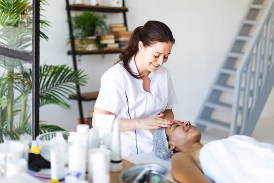 Skønhedssalon-billede til Suay Beauty Bar